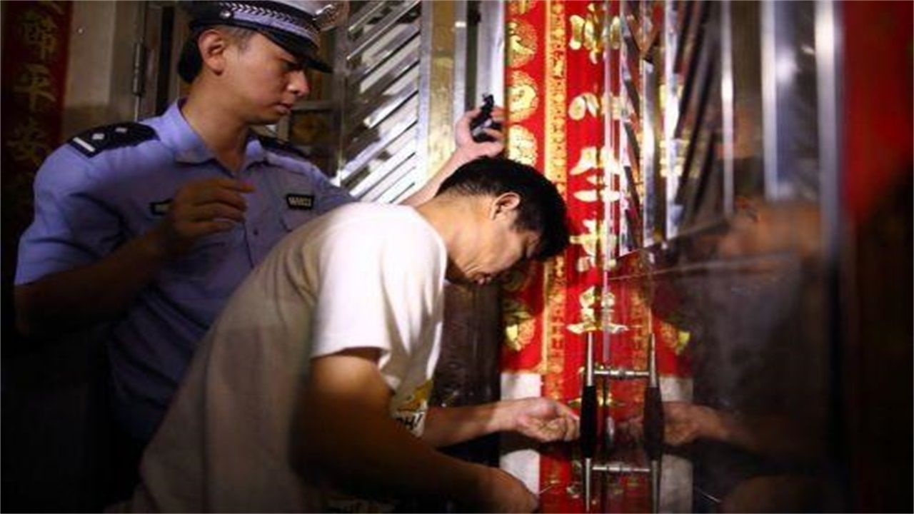 昂武镇请开锁师傅开了锁后，师傅为什么一般都不进门，就算主人请也不进去？